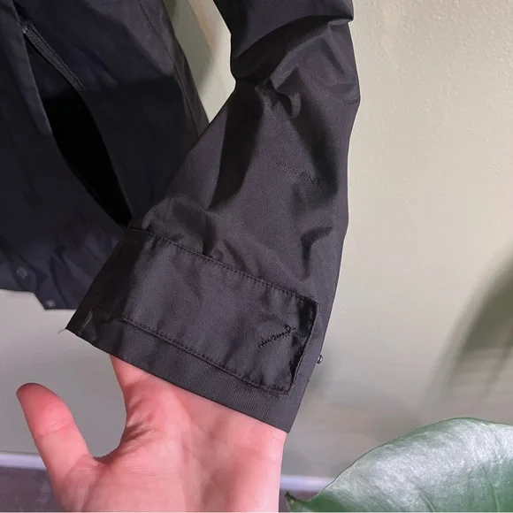 North face rain jacket - Picture 6 of 9